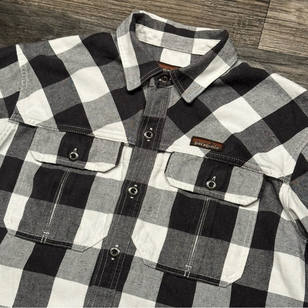 Patagonia Farrier's Hemp Shirt Button Down: White and Black Size Medium